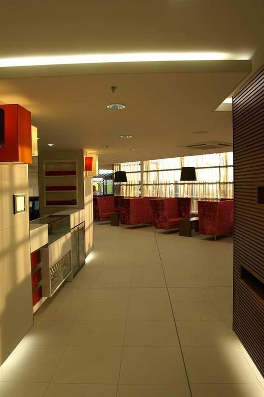 Hampton By Hilton Liverpool John Lennon Airport Отель 3*